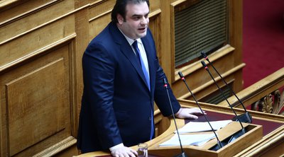 Πιερρακάκης στον ΑΝΤ1: «Ναι» στον διαδραστικό πίνακα, «όχι» στο κινητό