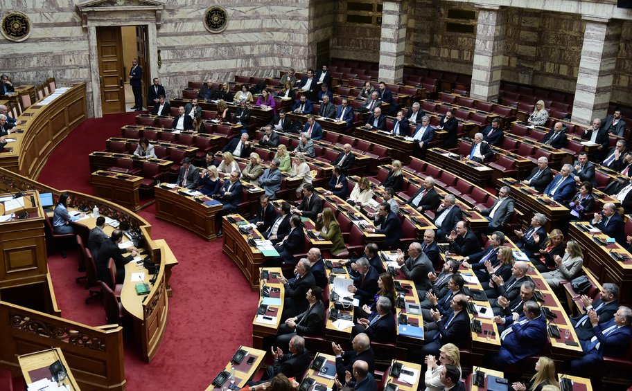 Βουλή: Ψηφίστηκε το νομοσχέδιο για την ιδιωτική ασφάλιση έναντι φυσικών καταστροφών