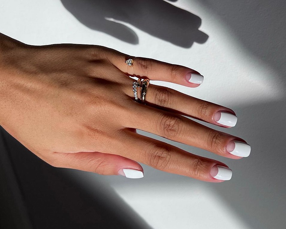 Τα 8 καλύτερα μίνιμαλ μανικιούρ για κοντά νύχια