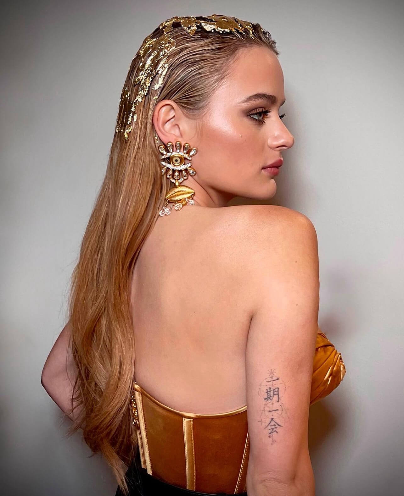 Wet Look: 6 βήματα για να πετύχουμε το απόλυτο χτένισμα μόνες μας