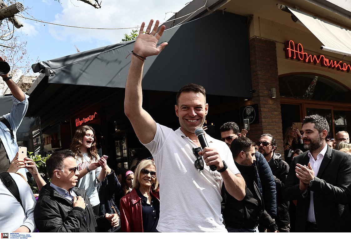 Κασσελάκης: Η βόλτα στη Θήβα πριν παρουσιαστεί στον Στρατό – ΕΙΚΟΝΕΣ