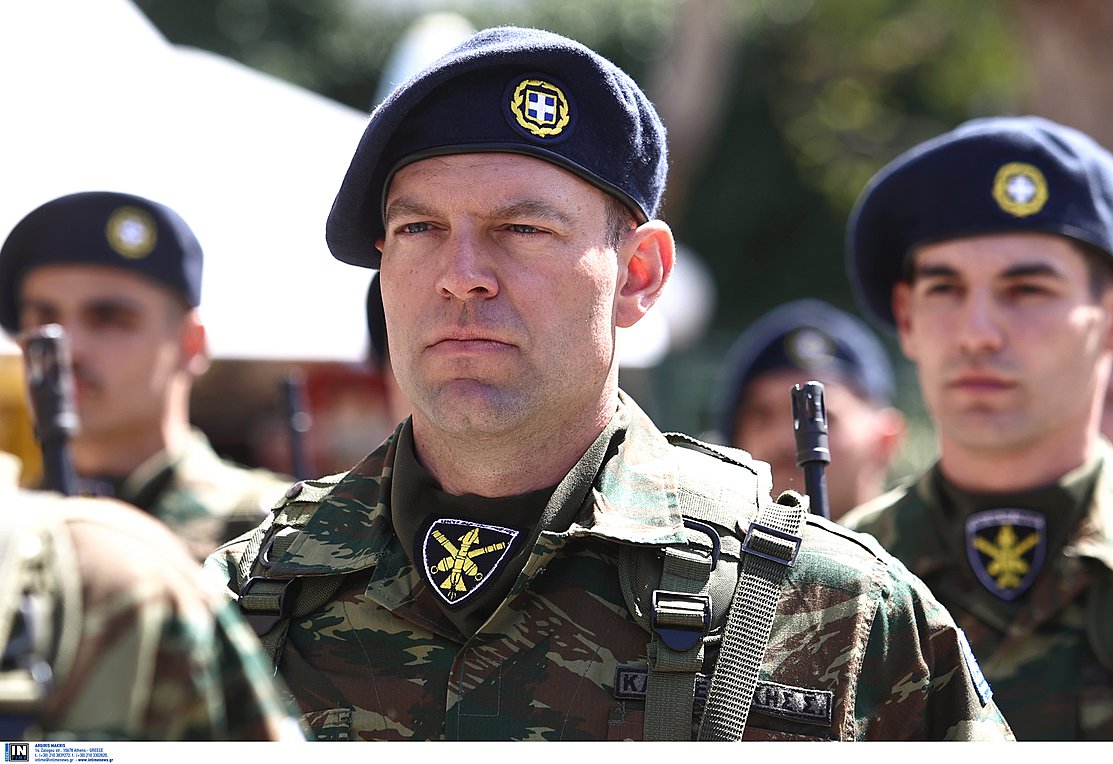 Παρέλασε για την 25η Μαρτίου ο Στέφανος Κασσελάκης – Βίντεο