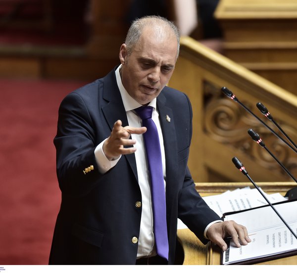 Κυρ.Βελόπουλος: «Ο πρωθυπουργός ασκεί οικονομική πολιτική με το ταχυδρομείο»