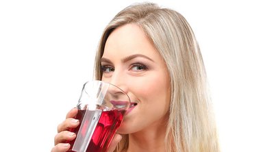 Ουρολοίμωξη στις γυναίκες: Ο κατακόκκινος χυμός που προστατεύει από τα βακτήρια