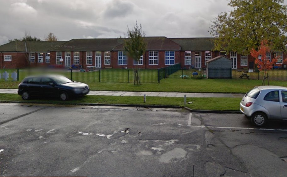 Bρετανία: Συναγερμός σε σχολείο - Ένοπλοι αστυνομικοί σπεύδουν στο σημείο
