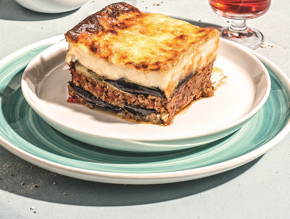 Economist: Ο μουσακάς δείχνει πώς εξελίσσονται οι κουζίνες