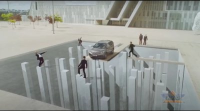 Απίστευτη οπτική ψευδαίσθηση: Honda CR-V οδηγεί πάνω σε σανίδες