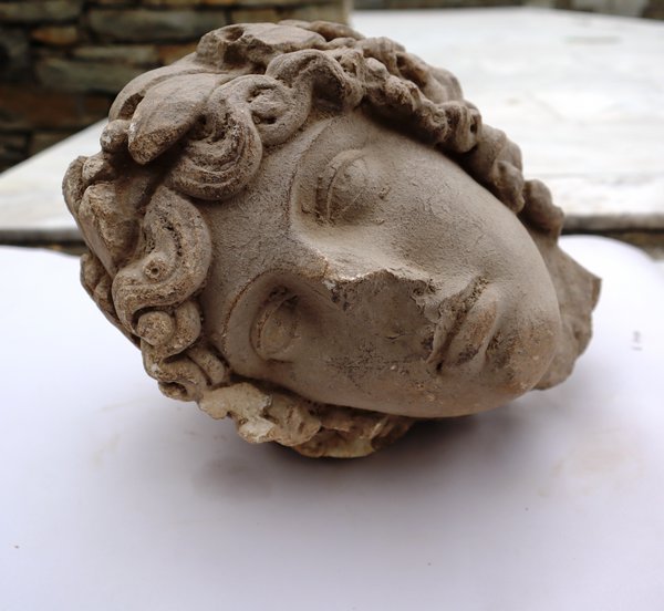 Ανασκαφή ΑΠΘ  στους Φιλίππους: Ανακαλύφθηκε κεφαλή αγάλματος Απόλλωνα, 2ου ή αρχών 3ου αιώνα μ.Χ.