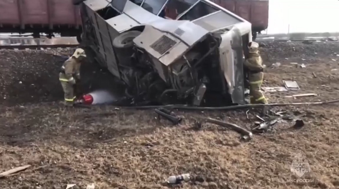 Ρωσία: Τουλάχιστον οκτώ νεκροί από τη σύγκρουση επιβατικής αμαξοστοιχίας με λεωφορείο