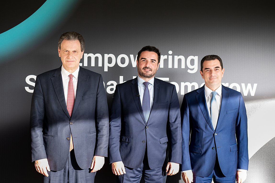 (από αριστερά): Θεόδωρος Σκυλακάκης (Υπουργός Ενέργειας), Αριστοτελης Χαντάβας (CEO Principia), Κωνσταντίνος Σκρέκας (Υπουργός Ανάπτυξης)
