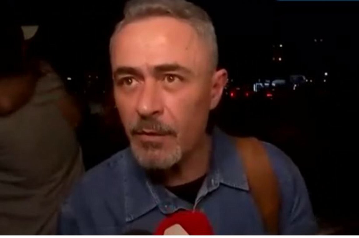 Θανάσης Κουρλαμπάς: Αρνείται ότι ζήτησε να φύγει ο Νίκος Πολυδερόπουλος από παράσταση