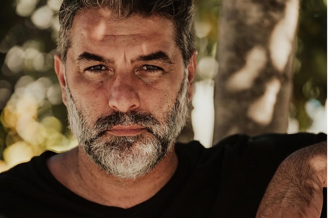 Αγνώριστος ο Βασίλης Μπισμπίκης – Δείτε πώς ήταν σε ηλικία 19 ετών