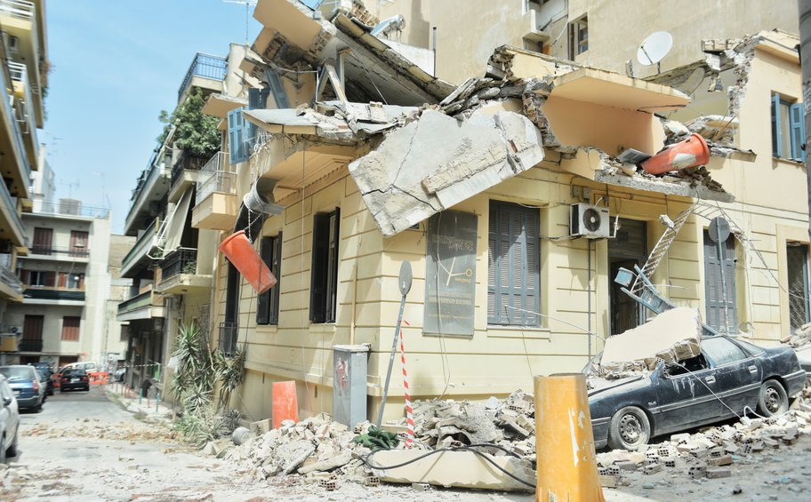 Εννέα συλλήψεις για την κατάρρευση κτιρίου στον Πειραιά όπου σκοτώθηκε ο 31χρονος αστυνομικός 