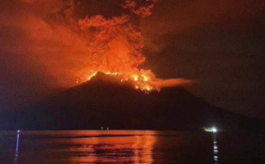 Εξερράγη ηφαίστειο στην Ινδονησία - Εκκενώθηκαν δύο χωριά 