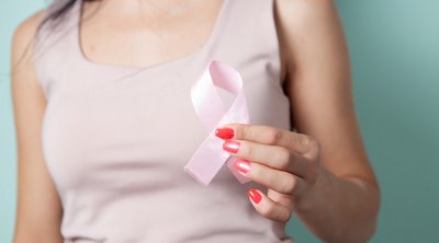 Καρκίνος του μαστού: 1 στις 4 περιπτώσεις μπορεί να προληφθεί με δύο αλλαγές στον τρόπο ζωής, υποστηρίζουν οι επιστήμονες