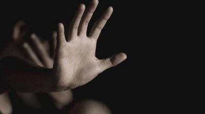 «Με χτυπούσε με μανία»: Συγκλονίζει η μαρτυρία θύματος ενδοοικογενειακής βίας