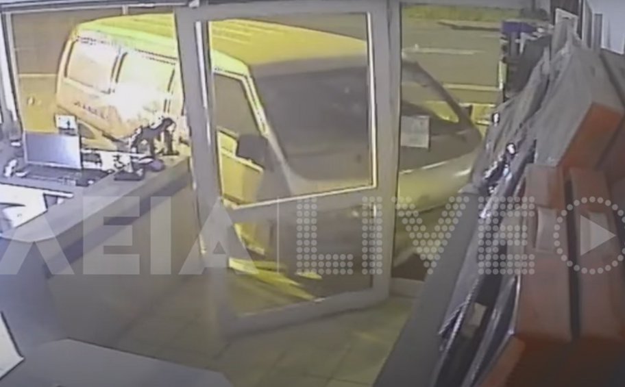 Πύργος: Διαρρήκτης εισέβαλε σε βενζινάδικο με βανάκι - Βίντεο