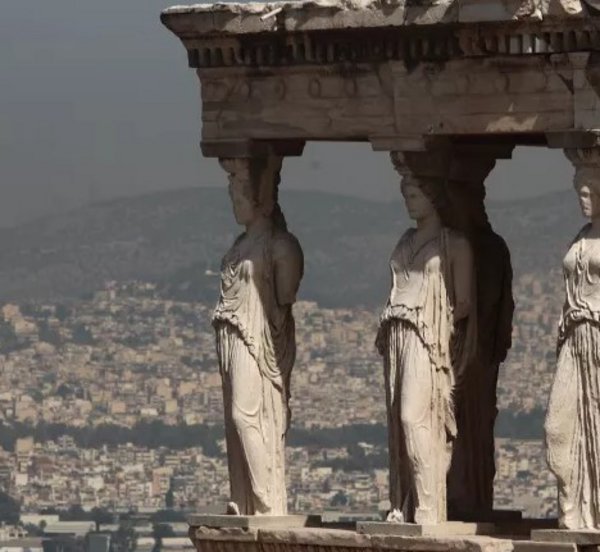 Times: Πώς η Ελλάδα στάθηκε ξανά στα πόδια της μετά από 10 χρόνια κρίσης