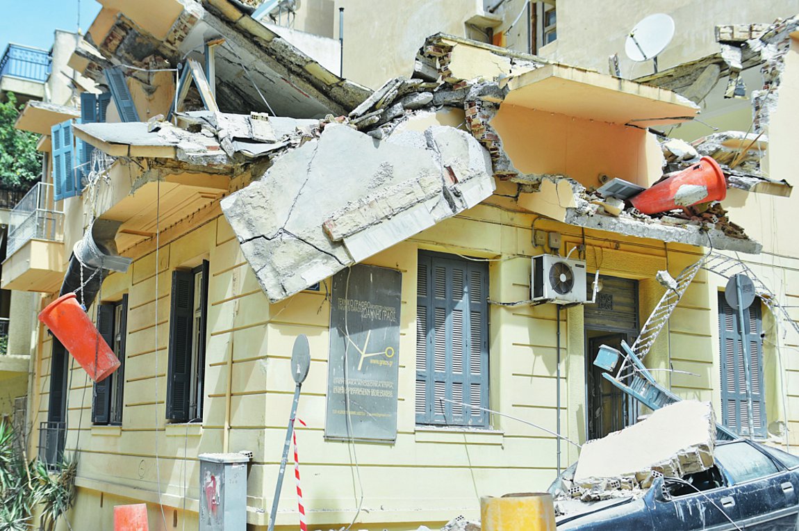 Τραγωδία στο Πασαλιμάνι: Ο εργολάβος είχε άδεια μόνο για ελαιοχρωματισμό