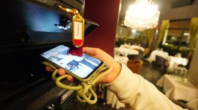 Ιταλία: Εστιατόριο κερνάει μπουκάλι κρασί σε πελάτες χωρίς κινητό