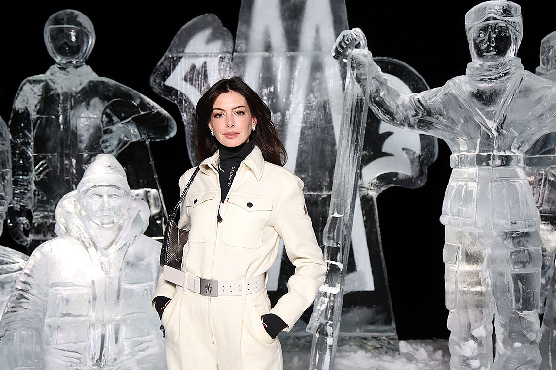 H Anne Hathaway παρευρέθηκε στο Fashion Show του Moncler Grenoble για την κολεξιόν Φθινόπωρο-Χειμώνα 2024 στις 3 Φεβρουαρίου 2024 στο St Moritz της Ελβετίας. Photo by Daniele Venturelli/Getty Images for Moncler
