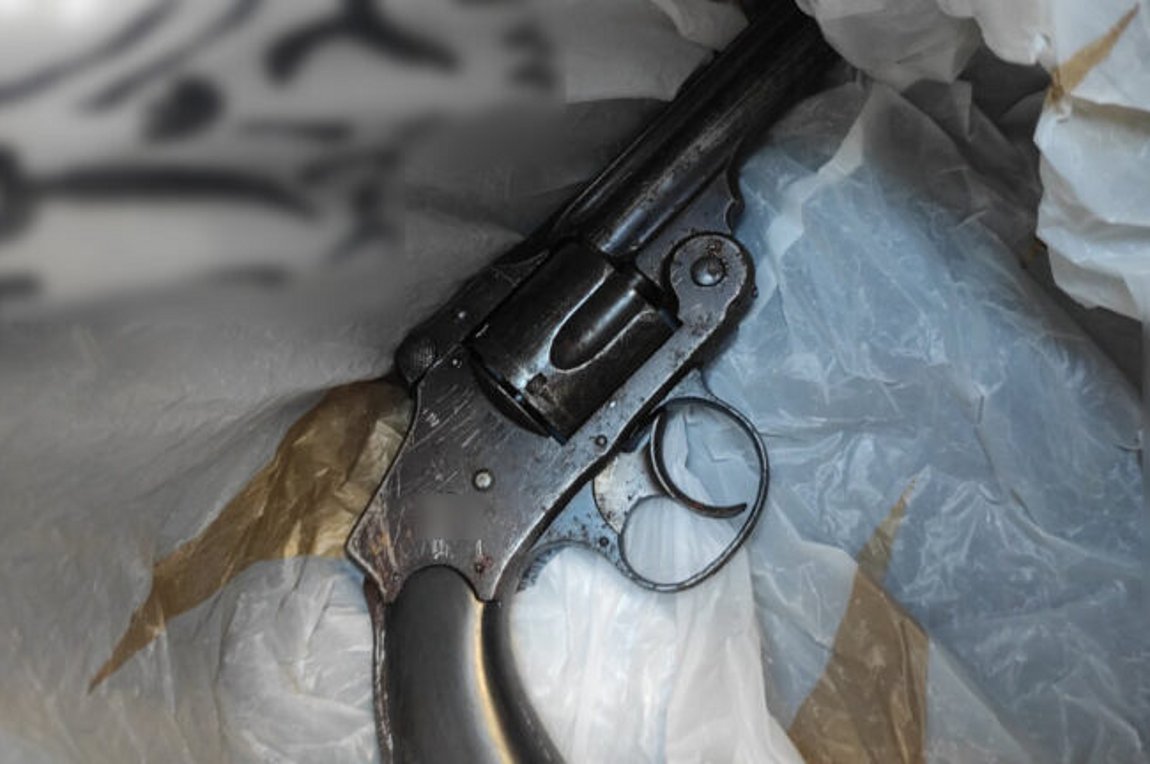 Αθήνα: Συνελήφθη 47χρονος που έκρυβε περίστροφο σε σακούλα μέσα στο μπουφάν του