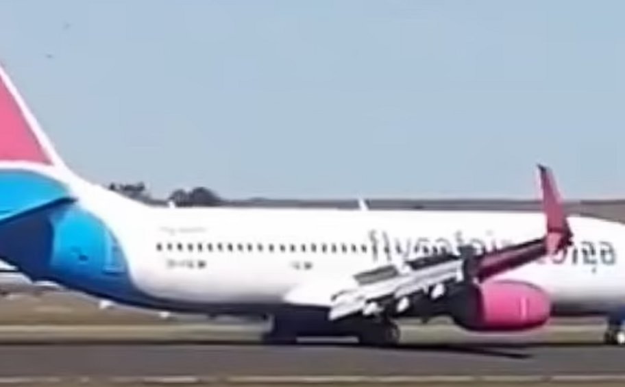 «Θρίλερ» στον αέρα: Αναγκαστική προσγείωση για Boeing 737 στη Νότια Αφρική - Βίντεο