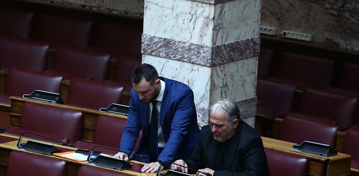 Σοβαρό επεισόδιο στη Βουλή: Πρώην βουλευτής των Σπαρτιατών χειροδίκησε εναντίον του Γραμμένου της Ελληνικής Λύσης