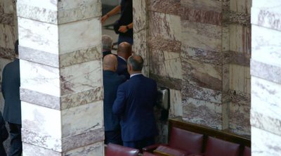 Υπό κράτηση ο βουλευτής Κ. Φλώρος μετά τη χειροδικία σε βάρος του Γραμμένου της Ελληνικής Λύσης