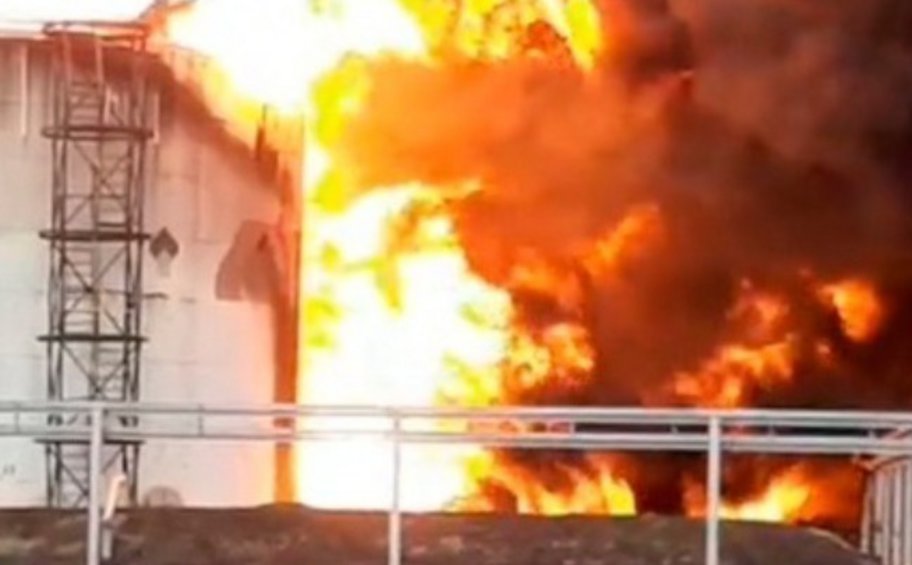 Ρωσία: Πυρκαγιά σε ενεργειακές εγκαταστάσεις στο Σμολένσκ έπειτα από ουκρανική επίθεση με drones
