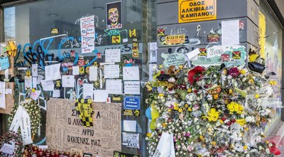 Άλκης Καμπανός: Μαζεύονται τα αντικείμενα από το σημείο της δολοφονίας του – Αίτημα στον δήμο να γίνει μνημείο
