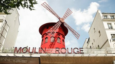 Γαλλία: Επεσαν τα φτερά του μύλου του εμβληματικού Moulin Rouge 