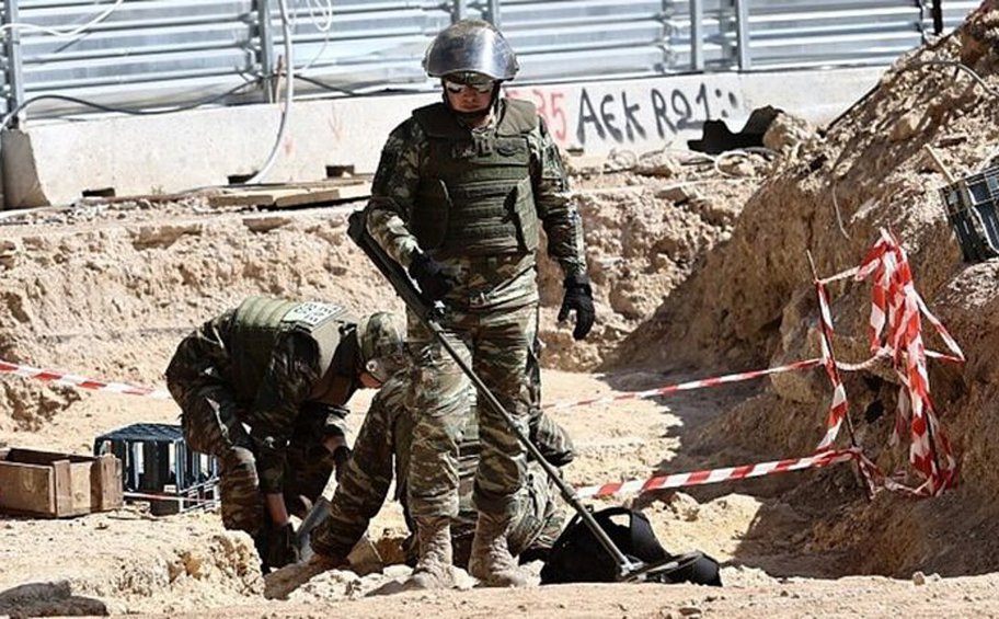 «Από θαύμα δεν γίναμε παρανάλωμα...» - Τι λέει ο δήμαρχος Ελληνικού για τις εκατοντάδες βόμβες που εντοπίστηκαν - ΒΙΝΤΕΟ