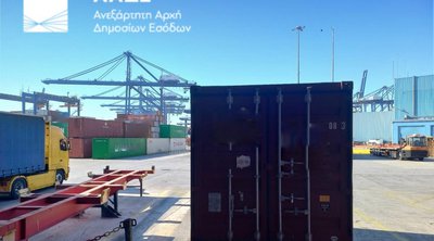 ΑΑΔΕ: Πάνω από 15.000 φιάλες αλκοολούχων με παραποιημένες συσκευασίες στο λιμάνι του Πειραιά
