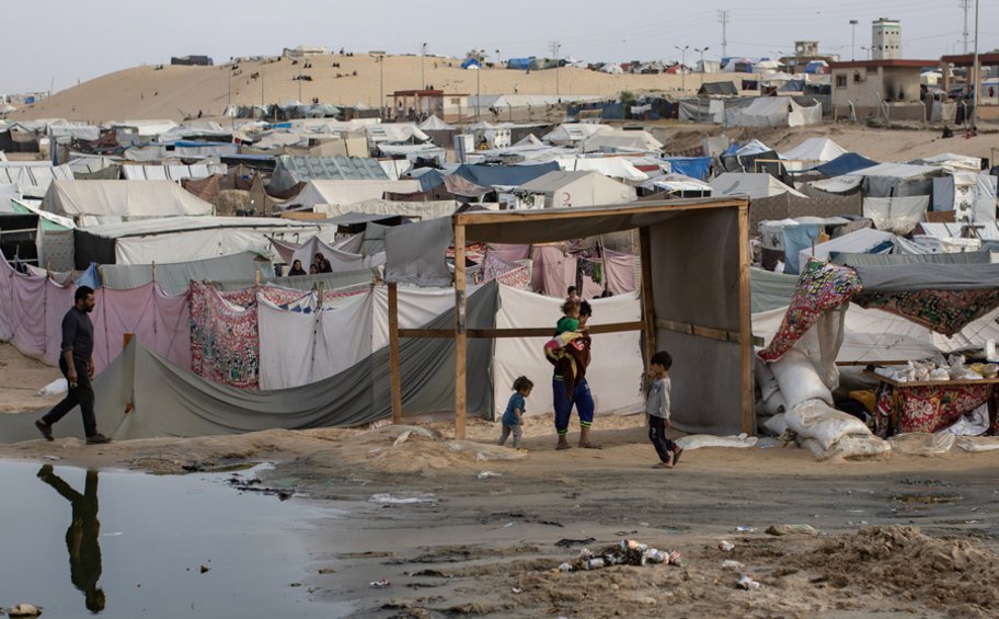 DW: Άστεγοι χωρίς μέλλον στη Γάζα - Η ανοικοδόμηση μπορεί να χρειαστεί δεκαετίες