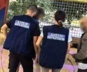 Σοκ στην Πάτρα: Συλλήψεις για διακίνηση ναρκωτικών σε σχολεία - Χτυπούσαν μαθητές που δεν κατάφερναν να τα πουλήσουν