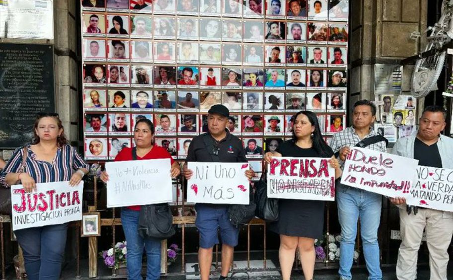 Μεξικό: Δεκάδες δημοσιογράφοι διαδήλωσαν με αφορμή τη δολοφονία συναδέλφου τους 