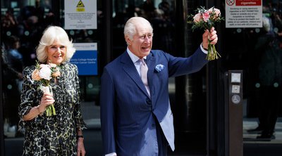 Βασιλιάς Κάρολος: Επέστρεψε χαμογελαστός στα δημόσια καθήκοντά του 