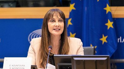 Έλενα Κουντουρά: Οι δηλώσεις του υφυπουργού Υγείας για τις γυναικοκτονίες είναι άκρως επικίνδυνες