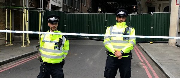 Συναγερμός στο Λονδίνο: Επίθεση με σπαθί στο μετρό - 5 τραυματίες - BINTEO
