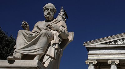 Επιστήμονες διάβασαν σε πάπυρο πώς πέρασε ο Πλάτωνας το τελευταίο βράδυ της ζωής του
