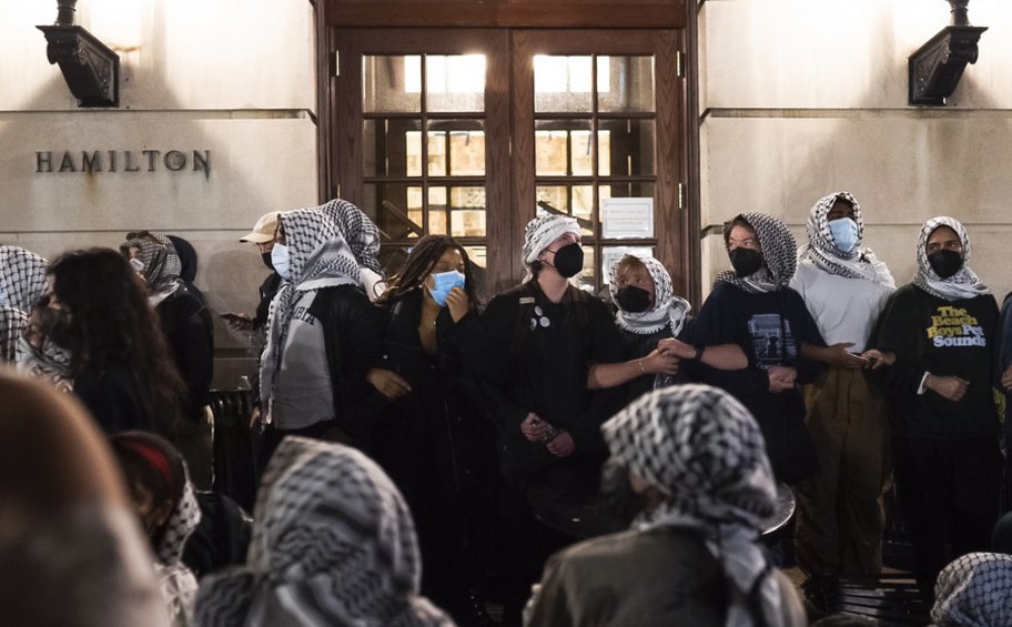ΗΠΑ: Η αστυνομία μπήκε στο πανεπιστήμιο Κολούμπια και συνέλαβε διαδηλωτές υπέρ των Παλαιστινίων