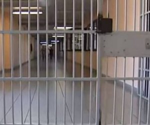 Πάτρα: Στη φυλακή τα αρχηγικά μέλη της σπείρας που διακινούσε ναρκωτικά σε σχολεία - Ελεύθεροι οι ανήλικοι μαθητές