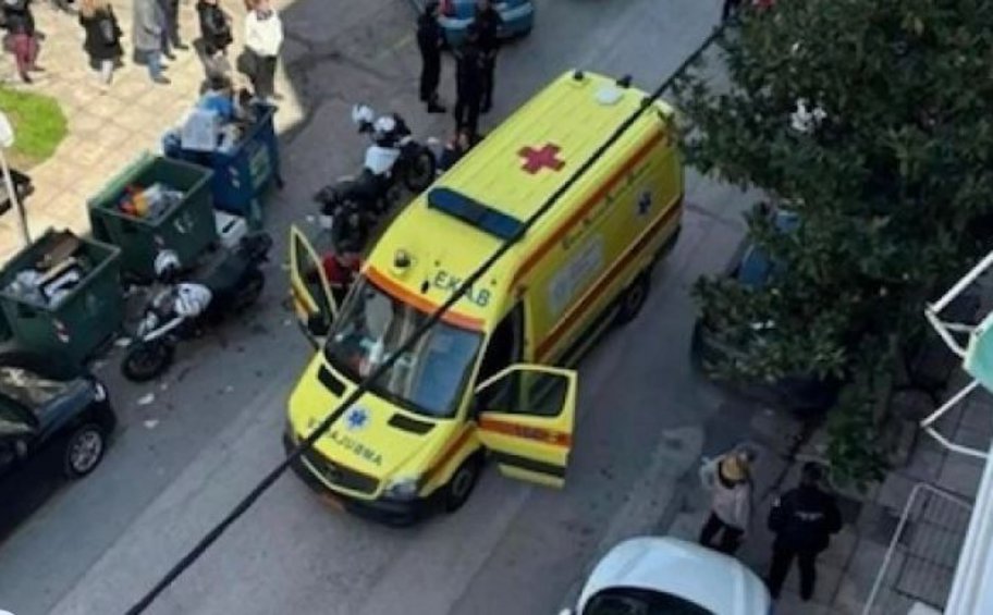 Σοκ στην Κρήτη: 44χρονη κατέρρευσε και πέθανε στη μέση του δρόμου, μπροστά στο παιδί της