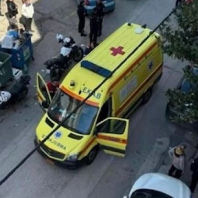Σοκ στην Κρήτη: 44χρονη κατέρρευσε και πέθανε στη μέση του δρόμου, μπροστά στο παιδί της