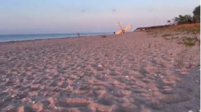 ΗΠΑ: Αεροσκάφος κάνει αναγκαστική προσγείωση σε παραλία και καρφώνεται στην άμμο - ΒΙΝΤΕΟ