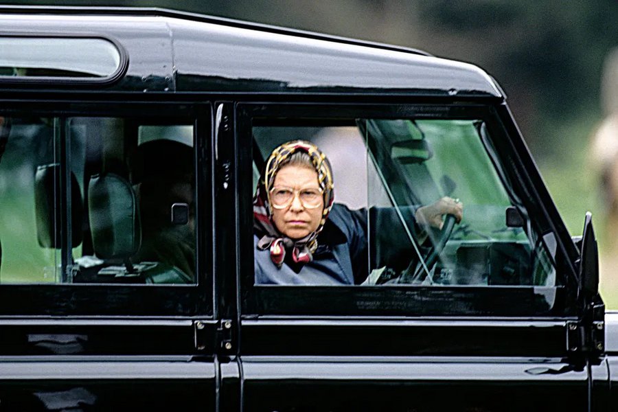 Η εντυπωσιακή συλλογή αυτοκινήτων της βασίλισσας Ελισάβετ αξίας 10 εκ. λιρών