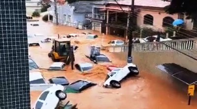 Πλημμύρες στη Βραζιλία: Μάχη ενάντια στον χρόνο δίνουν οι διασώστες 