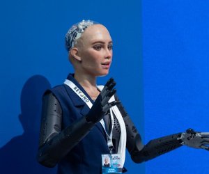 Το ρομπότ Sophia μιλά για την... τούμπα στη Θεσσαλονίκη: «Είμαι πλήρως καλά» - ΒΙΝΤΕΟ