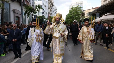 Θεσσαλονίκη: Με πλήθος πιστών και κατάνυξη η περιφορά του Επιταφίου του Αγίου Μηνά - Βίντεο - Εικόνες